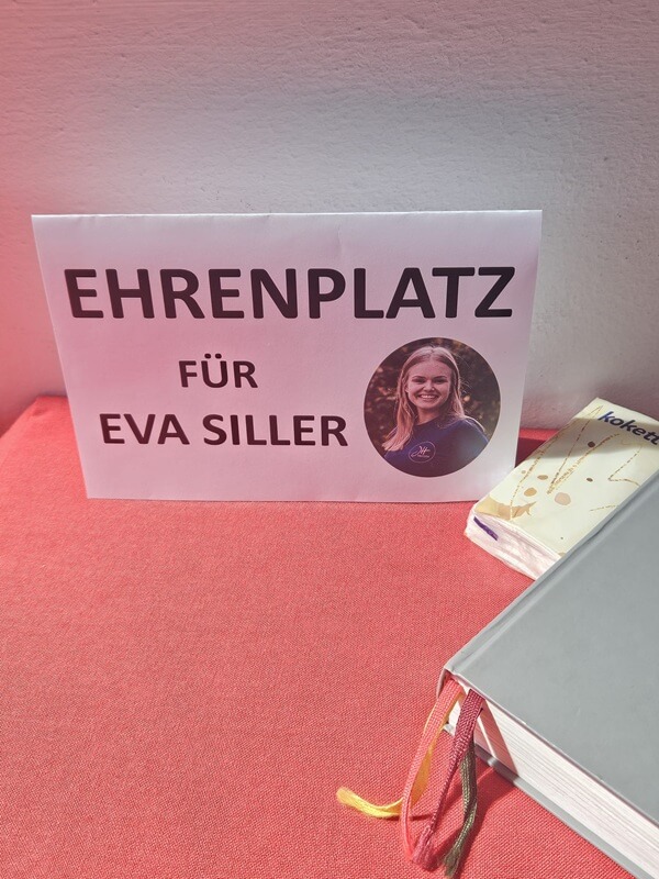 Namensschild - Ehrenplatz für Eva Siller